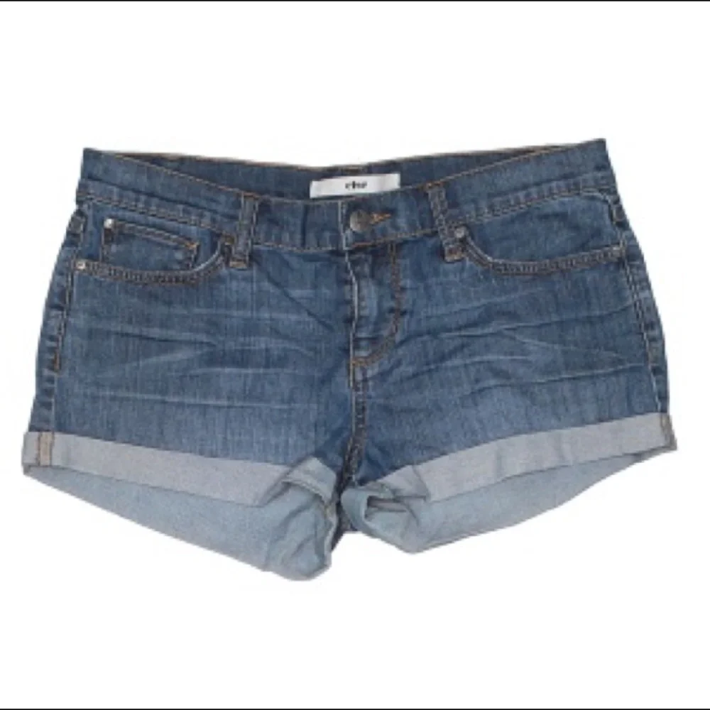 ELSE Cuffed Jean Shorts
